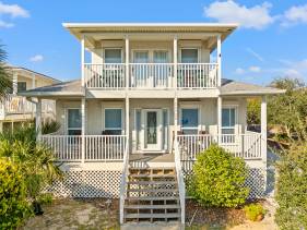 Vacation in This Gorgeous 2-Story Home! 3 BR 3 BA! Slee