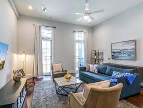 Luxurious 5bd with private balcony/ AMAZING LOCATION!