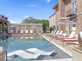 Contemporary 2BR Suite Near New Orleans Landmarks