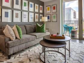 SoDo on Main Elegant 2BR Condo –Your Poolside Retreat