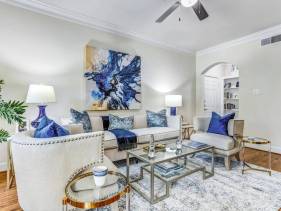 Elegant 1BR Condo at Post Oak at Woodway w Pool