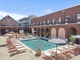 Inviting 2BR Retreat Near Jackson Square