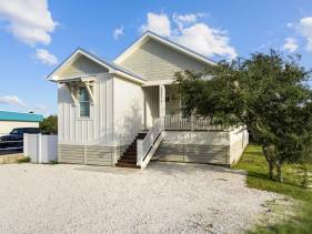 Luxury 4BR | Across street from beach | Sleeps 10!