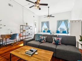 Stylish 4BR Luxury Condo 1 Block to the Streetcar