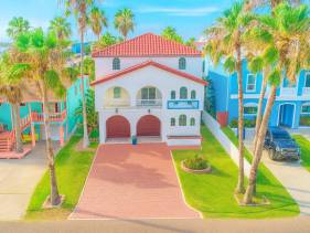 Fun Retro Island Vibe - Sleeps 17 - Beach 1 block