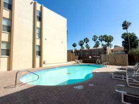 Walkable Location - 99 Steps to Beach - Pool