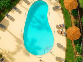 Cozy Family Retreat - Steps to Beach - Pool - Hot Tub