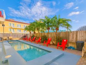 First Floor Pool Affordable Near Beach