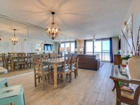 Pelican Beach Resort 812