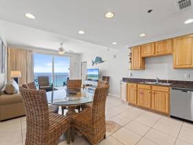 Splash Beach Resort 906W