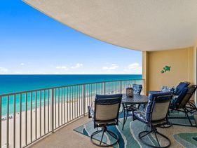 Luxurious Ocean Villa Resort - Gulf Front Paradise with