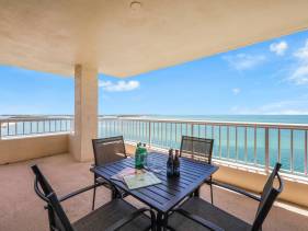 Top floor beachfront condo with ocean views/pool/spa