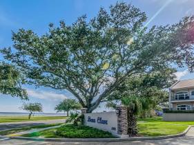 123 Beau Clair - Beachside Townhome with Balcony and Po