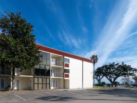 Cozy 2 bed 2 bath condo at the beachside Ocean Club Vil