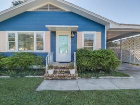 The Cozy Blue Cottage