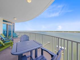 Lagoon Tower 902