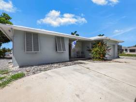 Home on water with pool/lanai kitchen/walk to beach
