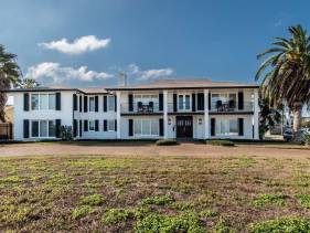 Ocean Drive Grand Estate Sleeps 54 Pool