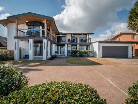 Beachfront Bliss Panoramic Ocean Views Sleeps 33