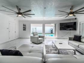 Sleeps 28 - Ocean View - Pearl on Ocean Dr, Combined E