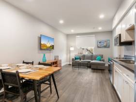 Stylish 2BR Suite Close to Bourbon Street Energy