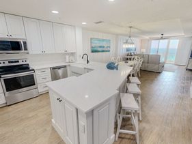 The Inn at Crystal Beach PH 702
