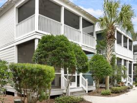Barefoot Cottage B28
