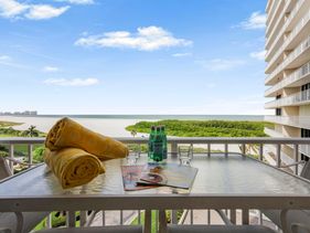 SW-facing beachfront condo with pool/gym/pickleball