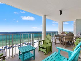 Amazing Views! Recently Updated! Family Friendly Unit!