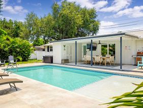 Luxurious 4-Bedroom Retreat near Siesta Key