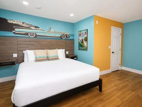 The Blu - Room 02 - Del Rio Drive