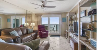 Gulf front LR for the entire family! Recliner to kick back in! Sofa Sleeper!