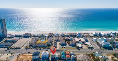 Just 3-minutes walk to the beach