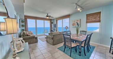 How about that view while you're dining & relaxing in style?!