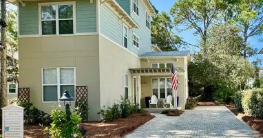 Welcome to Havana Blue on 30A, 4 min. walk to the gorgeous beach and 1 minute to the pool