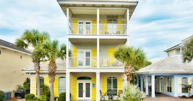 4 BR/ 3.5 BA Game Rm, Sleeps 14, 3000 sq/ft - on 1st beach street! 3 King beds!!