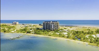 Nestled between the Gulf of Mexico and the Ole River you are surrounded by water!