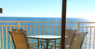 Beautiful Spotless Condo!          Balcony Seating