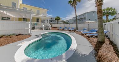 Private Heated Pool- Plenty of lounge chairs