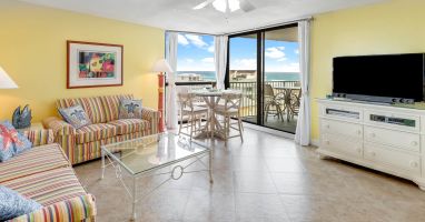 Mainsail 363 - spacious living room with a view!