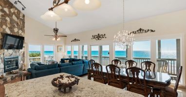 Family room and dining room, 10-floor to ceiling windows, gorgeous ocean views