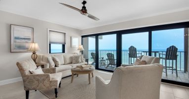 Nicely appointed living room with direct view of the Gulf of Mexico