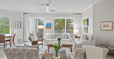 Spacious Living Room With Lots Of Comfortable Seating