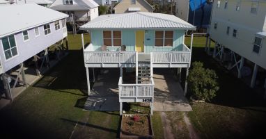 The perfect coastal cottage is waiting on you!