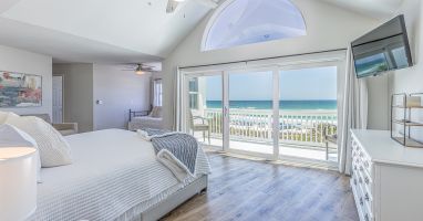 Primary Suite, en suite bathroom with addition twin bed and trundle