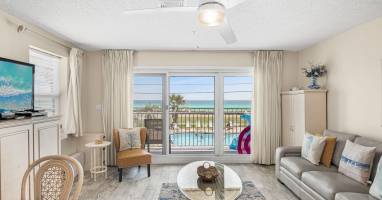 Living Area w/ View of Pool & Gulf