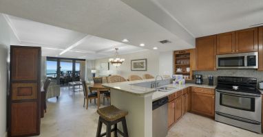Kitchen Bar with seating and gulf views