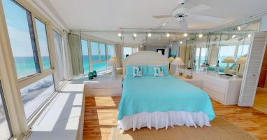 Master suite overlooking the ocean!