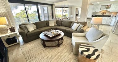Spacious living room