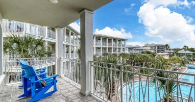 3rd Floor Poolside Condo!